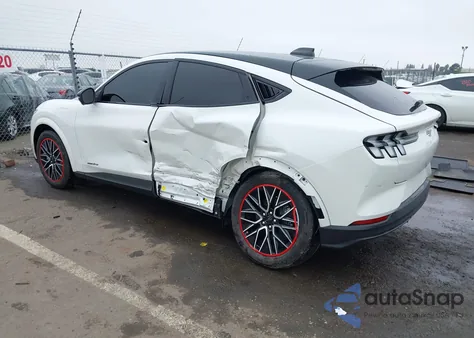 2025 Ford Mustang Mach-E Premium z USA, uszkodzony, nr VIN 3FMTK3R79SMA13477